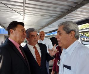 Puccinelli faz passagem relâmpago pela Câmara