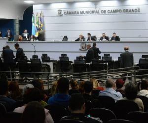 Vereadores se reúnem para discutir revisão salarial dos professores