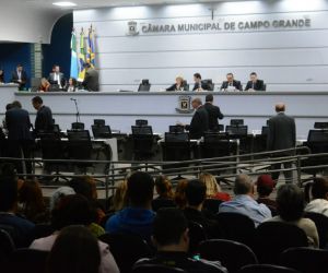 Vereadores se reúnem para discutir revisão salarial dos professores