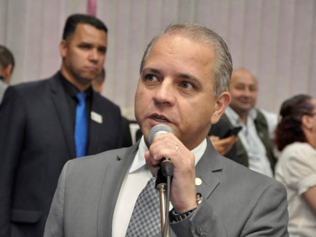 Deputado diz que celular foi hackeado e deve acionar a Polícia Federal