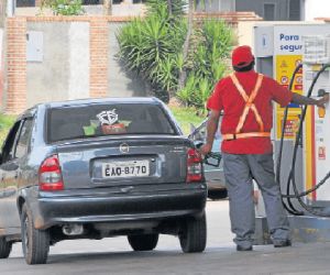 Sinpetro diz que não haverá reajuste imediato no preço dos combustíveis