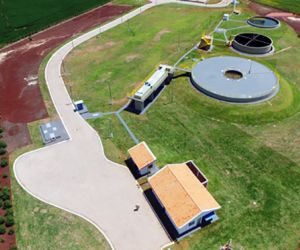 Governo assina acordo com Caixa para obras de esgoto em 16 municípios