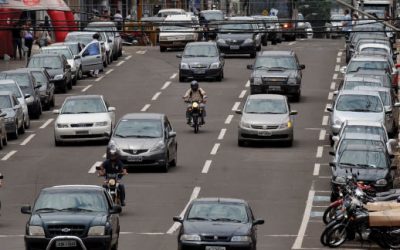 Prazo para licenciar veículo com placa final 9 termina amanhã