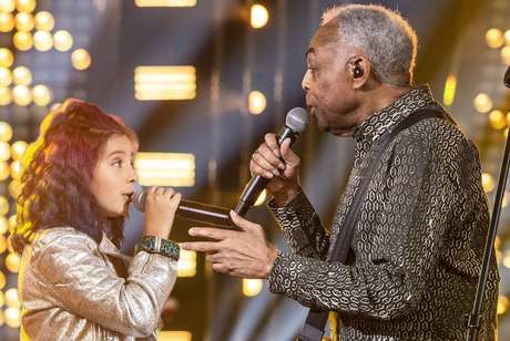 Gilberto Gil canta com a neta pela primeira vez na TV