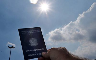 11% dos trabalhadores que cursaram faculdade ganham até 1 salário mínimo