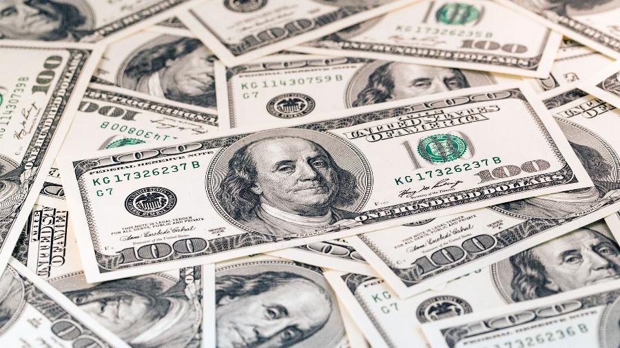 Dólar fecha no maior valor em duas semanas
