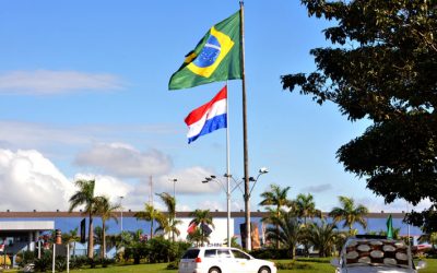 Bolsonaro aumenta limite de compras no Paraguai e em free shops