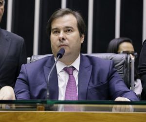 Maia defende reforma tributária para combater desigualdade