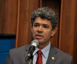 Em clima de pré-campanha, tucano dispara críticas a Trad