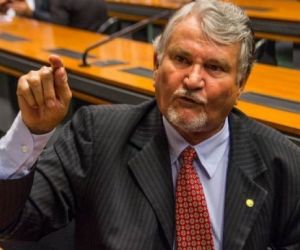 Com problemas de saúde, Zeca do PT deixa presidência do partido