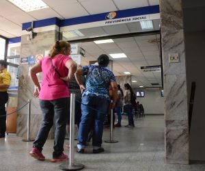 Segunda parcela do 13º será paga a partir de amanhã; veja como investir o dinheiro