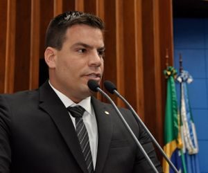 Deputados não querem  palanque na Assembleia