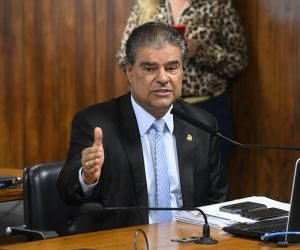 Senadores de MS gastam R$ 1,2 milhão por mês com funcionários