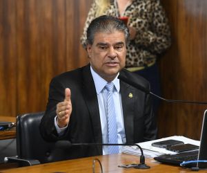 Senadores de MS gastam R$ 1,2 milhão por mês com funcionários