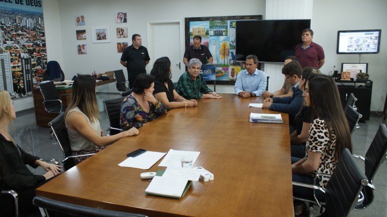 Capital terá unidade móvel itinerante para castração de gatos e cachorros