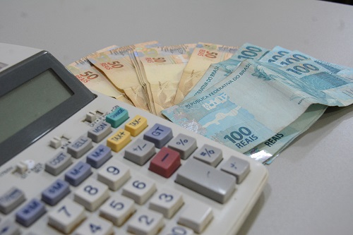 Redução de 25% em salários de servidores será votada em 2020