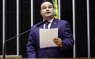 Quatro deputados votam por fundo de R$ 2 bilhões