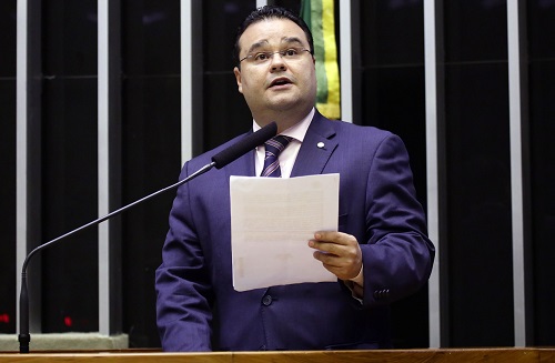 Quatro deputados votam por fundo de R$ 2 bilhões