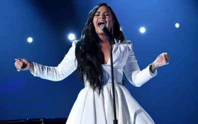 Demi Lovato faz retorno emocionante no Grammy após overdose