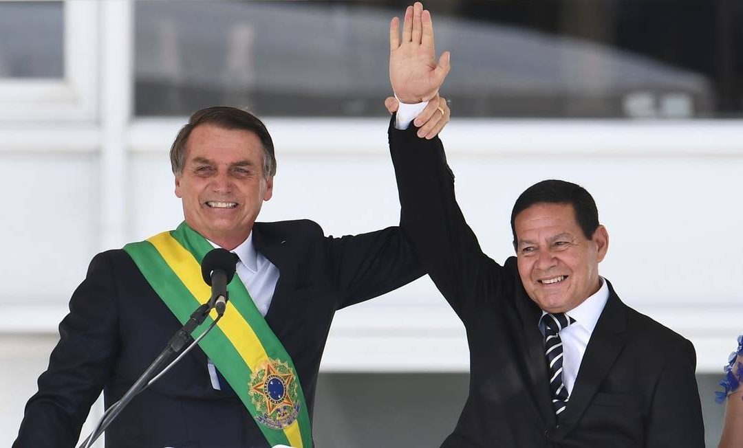 Bolsonaro escala General Mourão para combater desmatamento na Amazônia