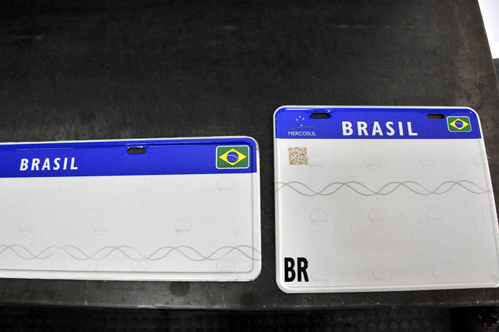 Placa Mercosul vai custar até R$ 300 em MS