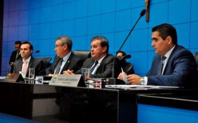 Após seis sessões, deputados começam a trabalhar com projetos