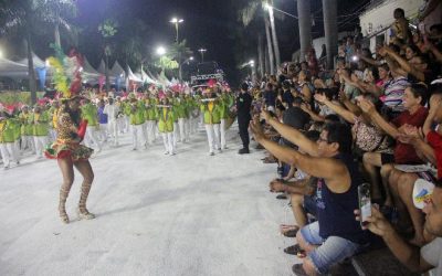 Favoritas perdem pontos no primeiro dia de desfile