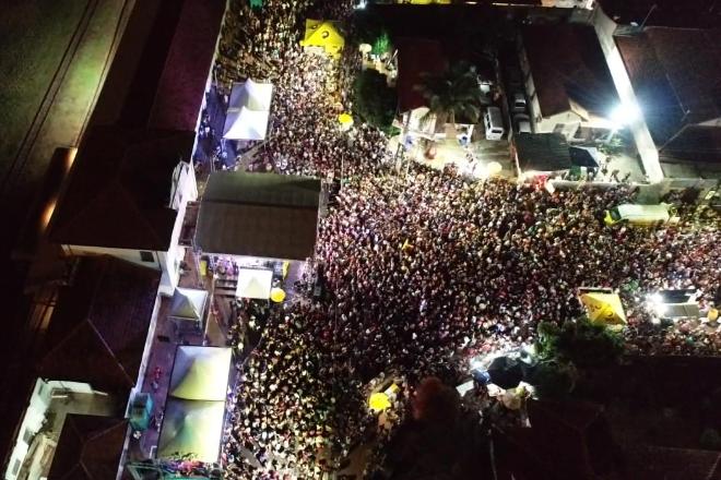 Quarto dia de carnaval termina com três baleados e conveniência saqueada
