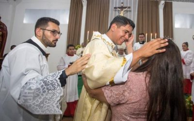 Coronavírus altera missas pelo País, abraços estão suspensos