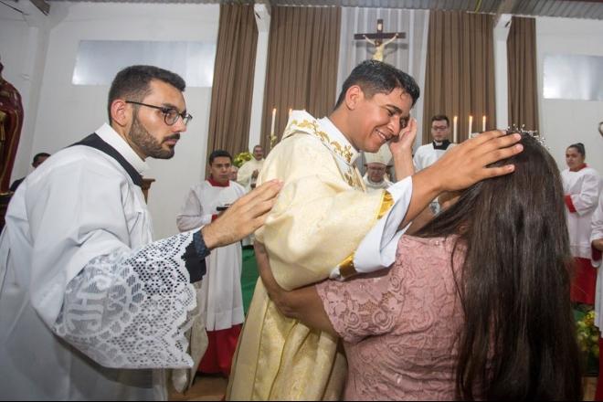 Coronavírus altera missas pelo País, abraços estão suspensos