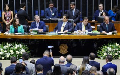 Ao Congresso, Bolsonaro fala em reduzir “Estado gigantesco”