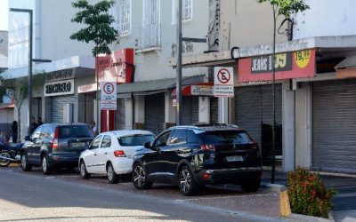 Com poucas vagas disponíveis, estacionamentos lucram com nova Rua 14 de Julho