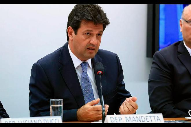 Após saída, Mandetta elogia trabalho técnico de Sergio Moro