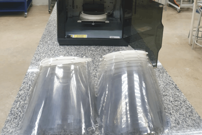 Com impressora 3D, universitários fabricam “escudo” contra Covid-19