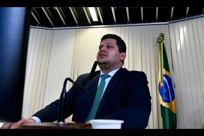 Proposta prevê congelar salários dos servidores até 2021