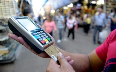 Juro do cartão de crédito pode baixar de 300% para 20% ao ano