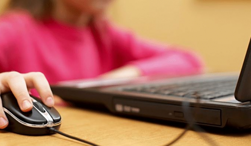 Brasil tem 4,8 milhões de crianças e adolescentes sem internet em casa