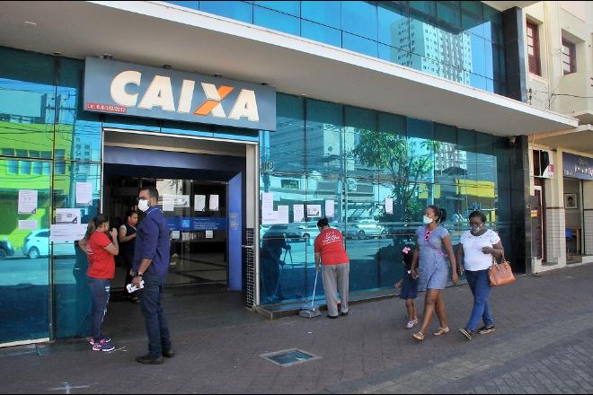 Para saque do auxílio emergencial, Caixa abre dez agências de MS neste sábado