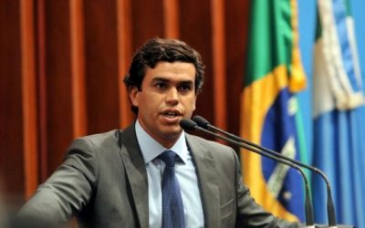 Parlamentares são a favor de redução de salário para auxílio