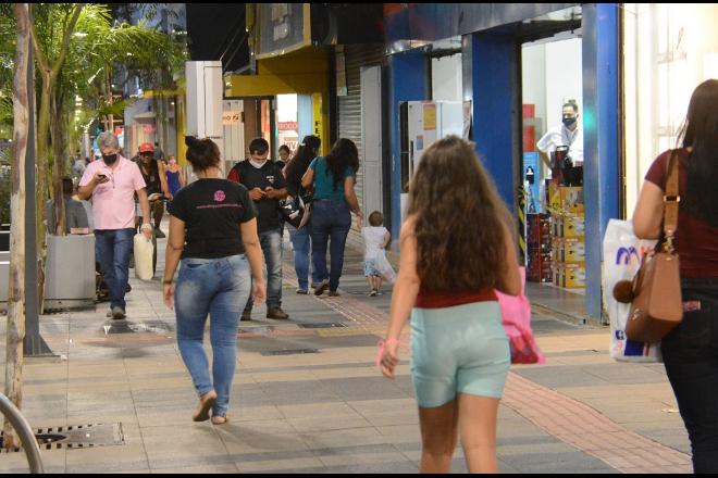 Pandemia derruba salários de 301 mil pessoas no Estado