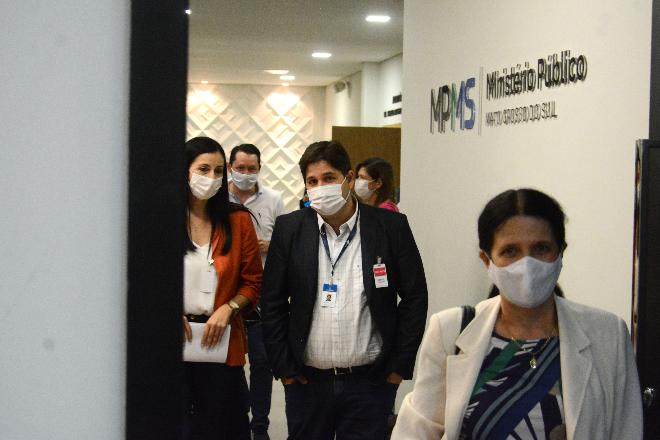 Estudantes ficarão longe das escolas por mais 1 mês