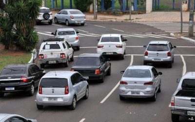 Prazo para pagar licenciamento de placas finais 3 e 4 termina terça