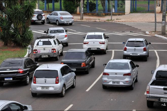 Prazo para pagar licenciamento de placas finais 3 e 4 termina terça