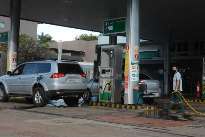 Gasolina fica mais cara ao consumidor pela quarta semana consecutiva