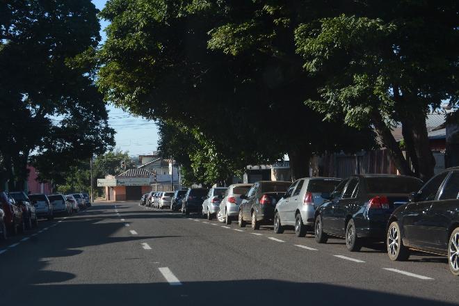 Em dia de lockdown, igreja faz aglomeração