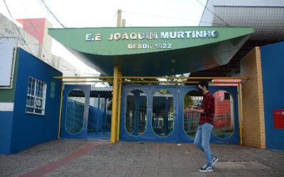 Estudantes vão ficar mais tempo longe das escolas