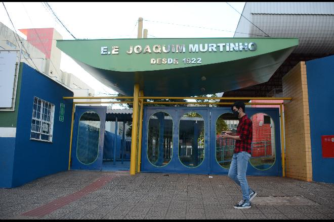 Estudantes vão ficar mais tempo longe das escolas