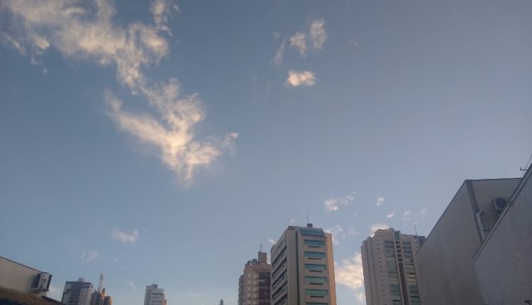 Massa de ar frio começa a perder força e tempo volta a esquentar em MS