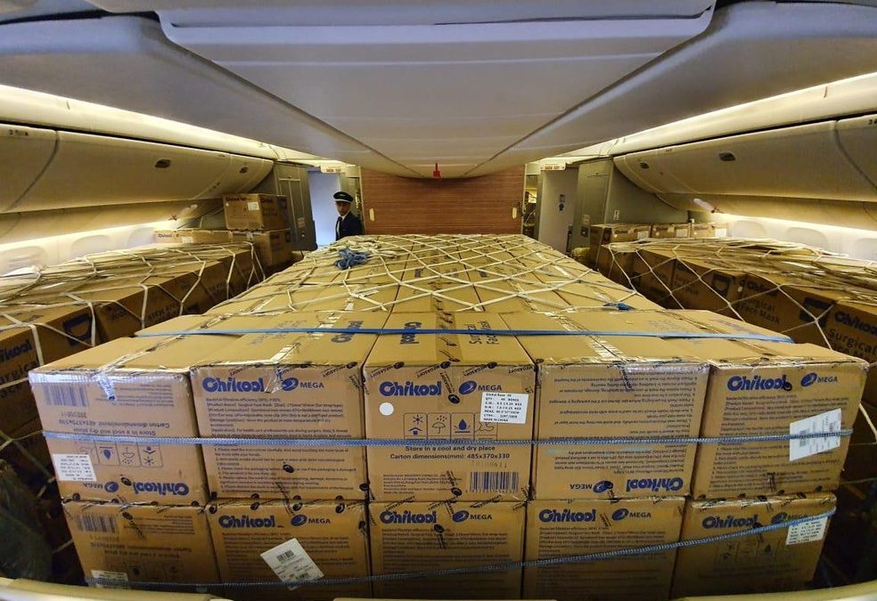 Brasil recebe carregamento recorde de 11,8 milhões de máscaras