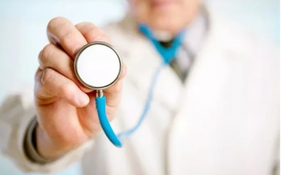 Médico denunciado por importunação sexual será investigado pelo CRM